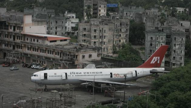 The height of the buildings near the airport should not exceed 13.9 metres.
