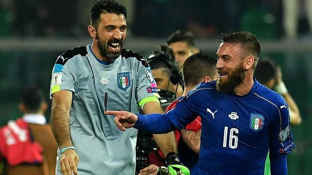 Gianluigi Buffon (L) jokes with Italy's midfielder Daniele De Rossi at the end of the FIFA World Cup 2018 qualifier against Albania.(AFP)