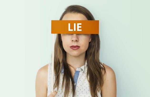 You know someone but don’t want to acknowledge them? Control your eyes. They might give you away. (Images: Shutterstock) You know someone but don’t want to acknowledge them? Control your eyes. They might give you away. (Images: Shutterstock)