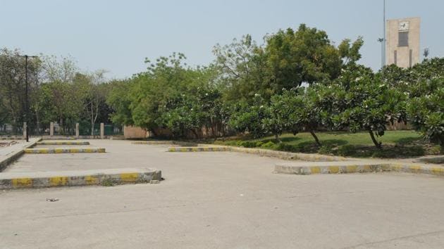 The Dr Ram Manohar Lohia Park that used to be visited by around 1000 couples a day wore a deserted look on Friday. (HT Photo) The Dr Ram Manohar Lohia Park that used to be visited by around 1000 couples a day wore a deserted look on Friday. (HT Photo)