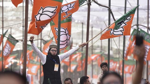 Muslim BJP supporters holding BJP flag seen during the Panch Parmeshwaar Booth Sammelan. (Vipin Kumar/HT PHOTO) Muslim BJP supporters holding BJP flag seen during the Panch Parmeshwaar Booth Sammelan. (Vipin Kumar/HT PHOTO)