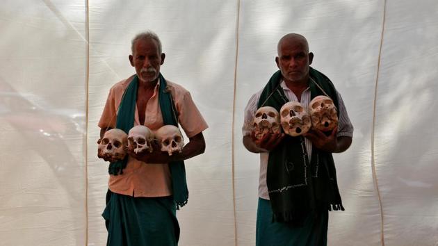 Farmers from the southern state of Tamil Nadu display skulls, who they claim are the remains of Tamil farmers who have committed suicide, during a protest demanding a drought-relief package from the federal government, in New Delhi, India March 22, 2017. (Cathal McNaughton  / REUTERS) 