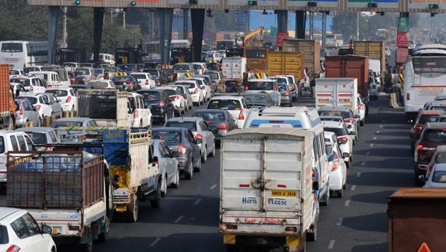 The National Highways Authority of India revises toll rates every year based on figures of the RBI. (Parveen Kumar/HT Photo) The National Highways Authority of India revises toll rates every year based on figures of the RBI. (Parveen Kumar/HT Photo)