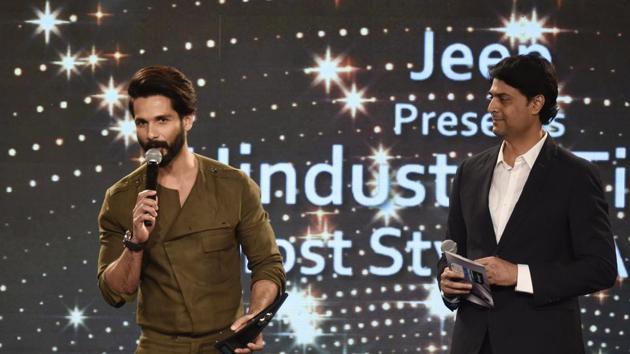 Actor Shahid Kapoor too made quite the style statement when he took to the stage in his glamorous avatar. (Satish Bate/HT Photo) 