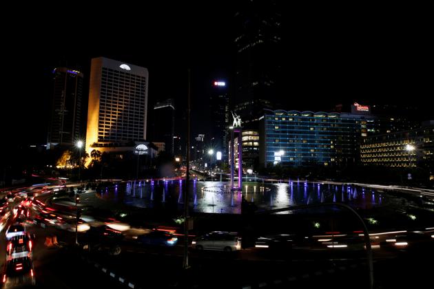 The area around Selamat Datang Monument, also referred to as the Bunderan HI roundabout, is pictured before Earth Hour in Jakarta, Indonesia. (Darren Whiteside / REUTERS)