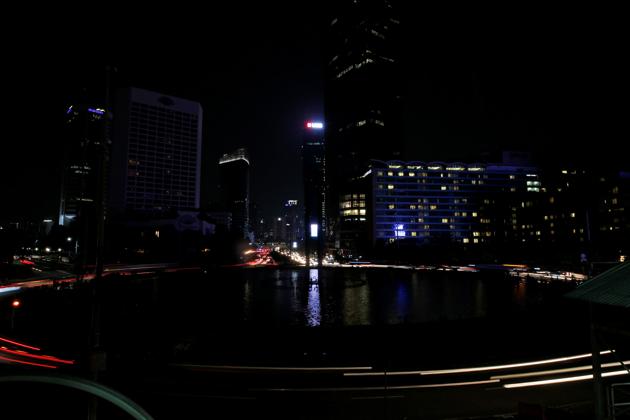 The area around Selamat Datang Monument, also referred to as the Bunderan HI roundabout, is pictured after the lights were switched off for Earth Hour in Jakarta, Indonesia . (Darren Whiteside / REUTERS)