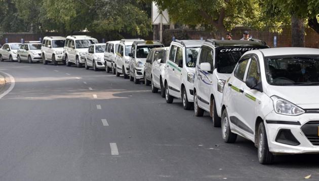 In the past three years, the growth rate of black-and-yellow taxis touched two digits, but tourist taxis witnessed a threefold increase in number.(HT FILE) In the past three years, the growth rate of black-and-yellow taxis touched two digits, but tourist taxis witnessed a threefold increase in number.(HT FILE)