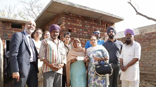 Cancer victim Raj Singh Brayana’s family members with beneficiaries in Malerkotla.(HT Photo)