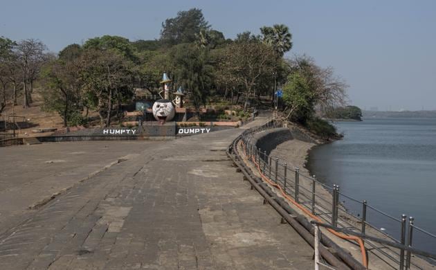 Overflow from the Vihar lake at Powai is what feeds the Mithi. But now the lake has been dammed and there are overflows only during the rains. (Satish Bate/HT Photo) 