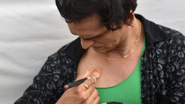 A little touch-up before the show begins. (Pratham Gokhale/HT Photo) 