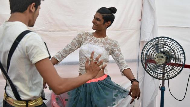 Here’s a pose before the show. (Pratham Gokhale/HT Photo) 