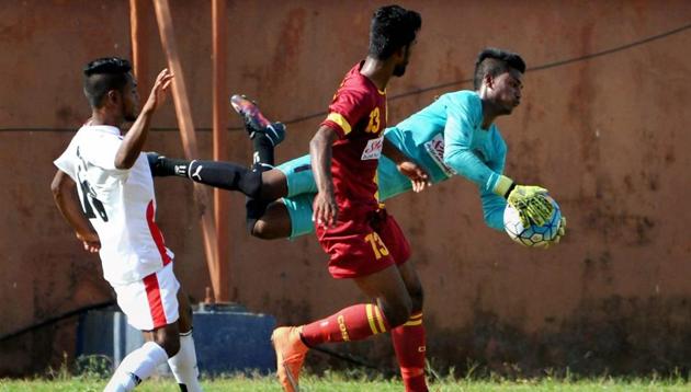 Bengal (in red) have won the Santosh Trophy a record 31 times and will be keen on adding one more to the list in Sunday’s final against Goa.(PTI) Bengal (in red) have won the Santosh Trophy a record 31 times and will be keen on adding one more to the list in Sunday’s final against Goa.(PTI)