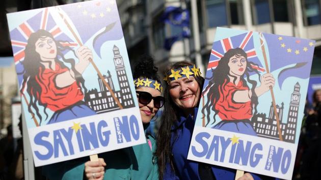 Demonstrators hold placards as they participate in an anti Brexit, pro-European Union (EU) march. Police did not provide a crowd estimate. Organizers said more than 25,000 people were present. (AFP) Demonstrators hold placards as they participate in an anti Brexit, pro-European Union (EU) march. Police did not provide a crowd estimate. Organizers said more than 25,000 people were present. (AFP)
