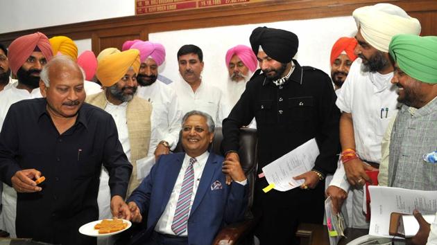 Ministers Brahm Mohindra (left) and Navjot Singh Sidhu, among others, flank Rana KP Singh after he was elected speaker of the Punjab Vidhan Sabha in Chandigarh on Monday, March 27.(Keshav Singh/HT)