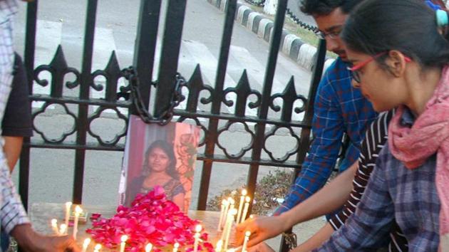 Police are recording statements of the victim’s family, her hostel mates and the warden. (Prabhakar Sharma/HT Photo) Police are recording statements of the victim’s family, her hostel mates and the warden. (Prabhakar Sharma/HT Photo)