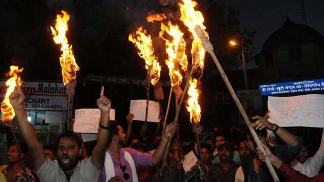Members of the different Hindu right wings took part in a torch light procession demanding ban on slaughter houses across the state(Diwakar Prasad/ Hindustan Times)