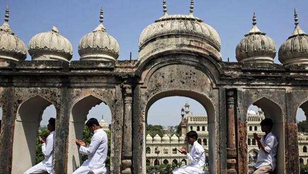 File picture of Muslims offer prayers at Bara Imambara in Lucknow. The three men accused in the Bhopal-Ujjain train bombing this month are said to have surveyed the Imambara for a bomb attack but tight security foiled their plans.(AP)