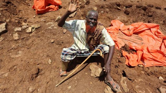 In Somalia, drought-stricken families have had to move from one place to another in order to reach international aid agencies that cannot distribute food in areas under the control of al-Shabab, Somali’s homegrown Islamic extremist rebels who are affiliated to al-Qaida. (Feisal Omar/REUTERS)