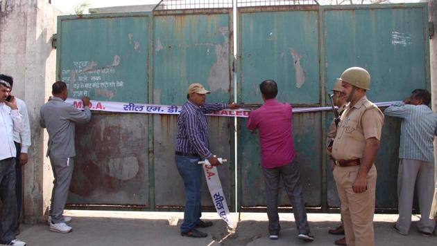 Officials seal slaughter houses/factories near Alipur at Hapur road in Uttar Pradesh in a crackdown on illegal abattoirs.(HT Photo)