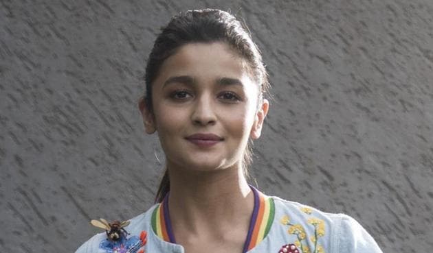 Alia Bhatt is likely to play daughter to her real-life sister Pooja Bhatt in the remake of Sadak.