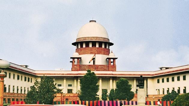 Supreme Court asked both the governments to resolve the issue and submit a report to it within four weeks.(HT File Photo)