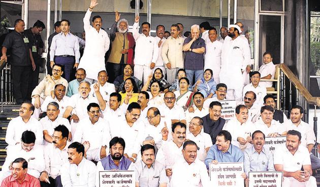Members from Opposition protest outside Vidhan Bhavan demanding farm loan waiver.(HT file)