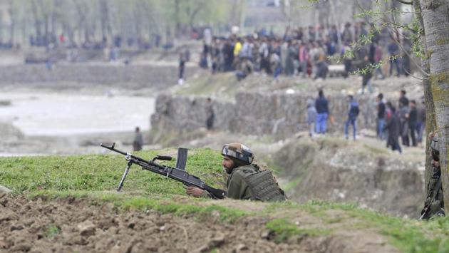 Security forces launched an early morning cordon-and-search operation in Chadoora following information about the presence of militants in the area. (Waseem Andrabi / HT Photo)