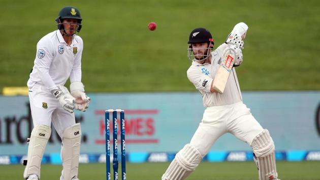 Kane Williamson of New Zealand (R) bats as South Africa's Quinton de Kock (L) looks on in the Hamilton Test. Get day 4 scorecard of New Zealand vs South Africa here. (AFP) Kane Williamson of New Zealand (R) bats as South Africa's Quinton de Kock (L) looks on in the Hamilton Test. Get day 4 scorecard of New Zealand vs South Africa here. (AFP)