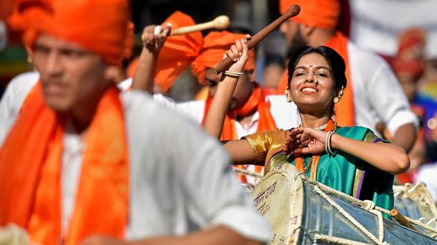 People take part in a Gudi Padwa procession in Mulund. (Pratik Chorge/HT ) 