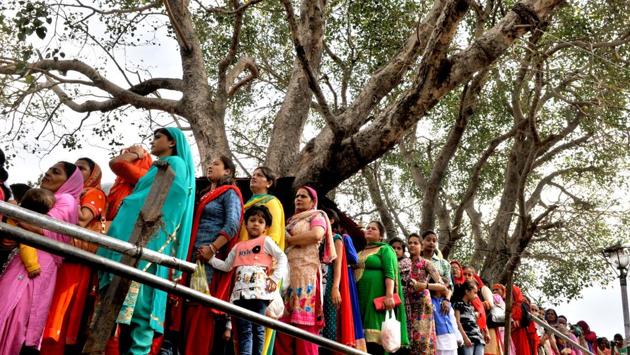 It is believed that people offer prayers to one of the nine forms of the goddess on each of the nine days. (Nitin Kanotra / HT Photo)