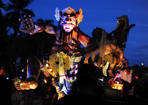 Balinese people prepare an effigy known as ‘Ogoh-Ogoh’ during parade one day before 'Silent Day' in Jimbaran on Indonesia's resort island of Bali. (Sonny Tumbelaka / AFP) Balinese people prepare an effigy known as ‘Ogoh-Ogoh’ during parade one day before 'Silent Day' in Jimbaran on Indonesia's resort island of Bali. (Sonny Tumbelaka / AFP)