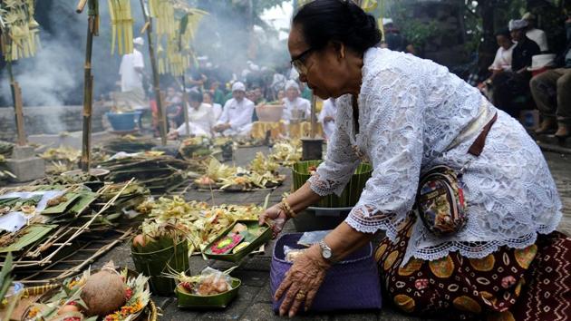 A Balinese Woman Hindu worshipper puts an offering during Ogoh-ogoh festival. (Beawiharta / Reuters) A Balinese Woman Hindu worshipper puts an offering during Ogoh-ogoh festival. (Beawiharta / Reuters)