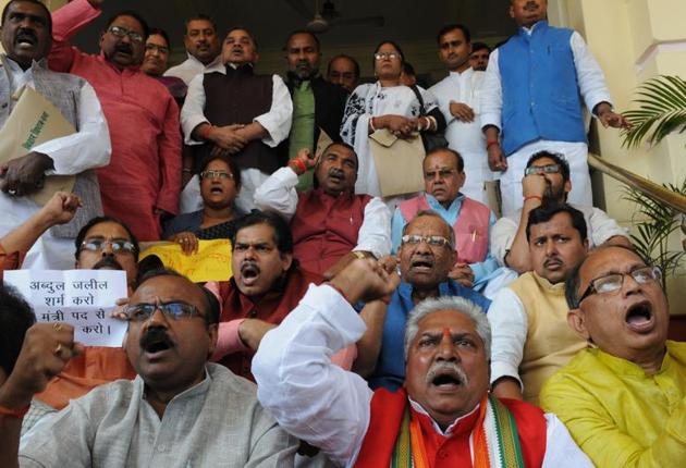 Opposition leaders demanding resignation of excise and prohibition minister Abdul Jalil Mastan, demonstrating outside Bihar assembly, in Patna recently.(AP Dube/HT file photo)