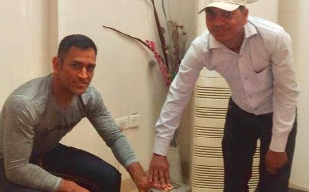 Former cricket captain Mahendra singh Dhoni gets his fingerprints scanned while applying for an Aadhaar card. The picture was tweeted by Common Services Centre on Tuesday.(Twitter)