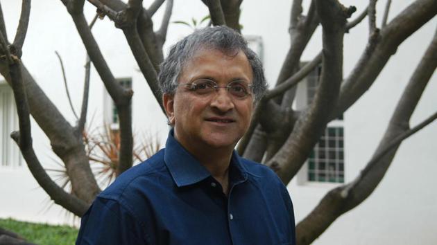 Ramachandra Guha, 58, claimed that the mails also warned him against criticising BJP president Amit Shah.(Kashif Masood/ Hindustan Times) Ramachandra Guha, 58, claimed that the mails also warned him against criticising BJP president Amit Shah.(Kashif Masood/ Hindustan Times)