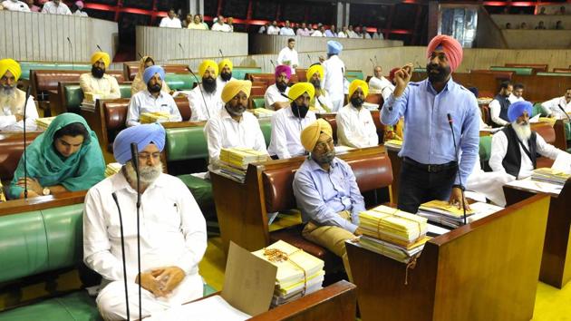 AAP’s Sukhpal Khaira speaks in the Punjab Vidhan Sabha on Wednesday, March 29.(Keshav Singh/HT)
