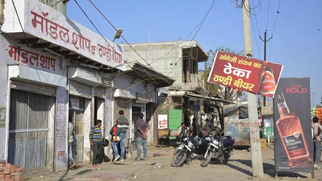 The Supreme Court, in its order issued on December 15, 2016, cited increasing incidents of drink driving and accidents on highways as reasons for the order. (Sakib Ali/HT File) The Supreme Court, in its order issued on December 15, 2016, cited increasing incidents of drink driving and accidents on highways as reasons for the order. (Sakib Ali/HT File)