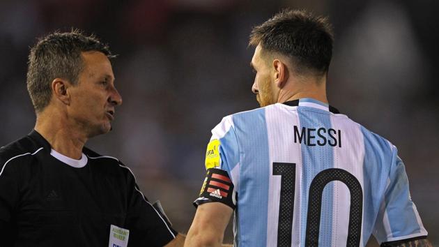 Lionel Messi argues with Brazilian first assistant referee Emerson Augusto de Carvalho during the half time of their 2018 FIFA World Cup South American qualifier football match against Chile, at the Monumental stadium in Buenos Aires, on March 23, 2017. The FIFA on March 28, 2017 suspended Messi for four Argentina games.(AFP)