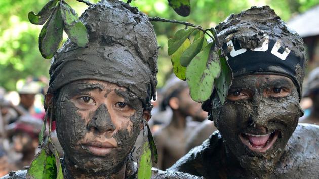 The Mebuug-buugan is held a day after Nyepi aimed at neutralizing bad traits. (Sonny Tumbelaka / AFP) The Mebuug-buugan is held a day after Nyepi aimed at neutralizing bad traits. (Sonny Tumbelaka / AFP)