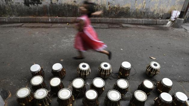 Tablas (a form of Indian percussion) kept outside for drying in the sun at Rhythm, a famous musical instrument shop & workshop in Tollygunge, Kolkata. Ustad Zakir Hussain to Pt. Krishan Maharaj trusted this shop for its quality. Kolkata is known for hosting some of the most famous classical music festivals in the country. But with time, the city’s cultural scenario is slowing losing its sheen. (Samir Jana/HT PHOTO)
