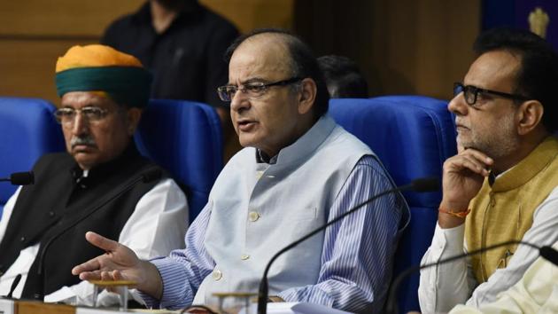 Finance minister Arun Jaitley at a meeting with his officials.(HT photo)