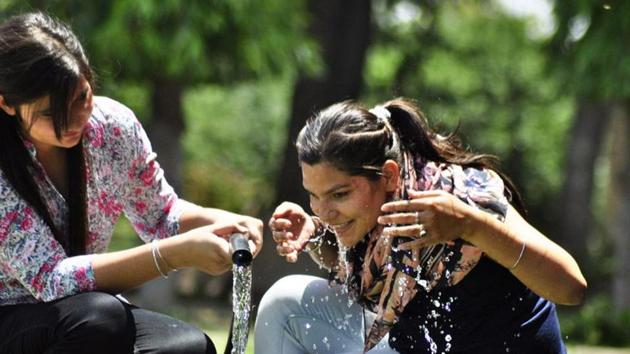Vast swathes of northern and western India are reeling under near heat-wave conditions with experts expressing concerns over the sweltering temperatures that have shot past 40 degree Celsius in the first few weeks of summer. (HT) Vast swathes of northern and western India are reeling under near heat-wave conditions with experts expressing concerns over the sweltering temperatures that have shot past 40 degree Celsius in the first few weeks of summer. (HT)