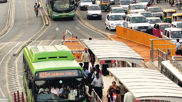 India will switch to BS IV emission norms for vehicles from April 1. The switch is expected to significantly bring down vehicular pollution in the country.(HT Photo)