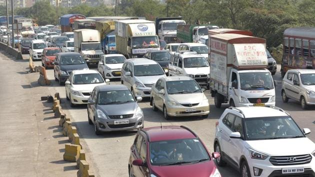 Supreme Court on Wednesday banned the sale and registration of Bharat Stage (BS)-III emission norm-complaint vehicles from April 1.(HT File Phot/ Representative image)