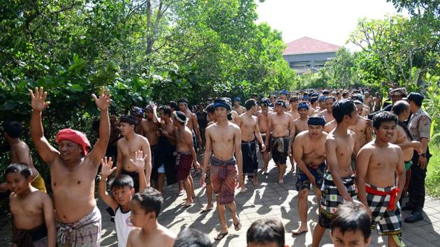 Balinese prepare to follow a tradition during a mud bath tradition known as Mebuug-buugan, in Kedonganan village. (Sonny Tumbelaka / AFP) Balinese prepare to follow a tradition during a mud bath tradition known as Mebuug-buugan, in Kedonganan village. (Sonny Tumbelaka / AFP)