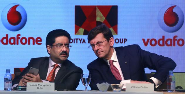 Aditya Birla Group chairman, Kumar Mangalam Birla, left, talks with Vodafone Group CEO Vittorio Colao, during a press conference in Mumbai, India, Monday, March 20, 2017.(AP)