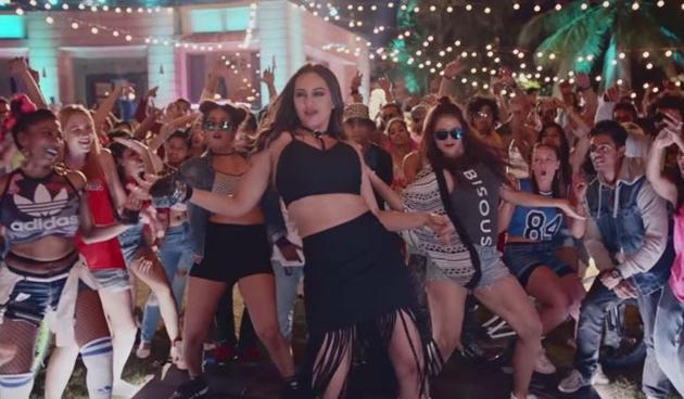 Move Your Lakk Sonakshi Sinha Grooves To Diljit Dosanjh Badshah In New Song From Noor 