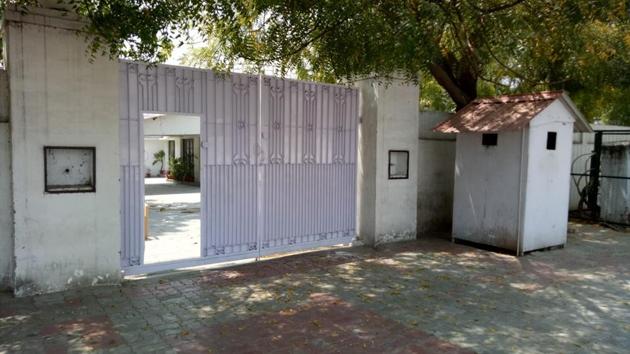 The buzz in UP’s political and administrative circles is that anyone who occupies 6, Kalidas Marg – whether an IAS officer or a minister -- either ends up in political or official ignominy, a decline in political fortunes, jail, or grave illness.(HT Photo/Deepak Gupta) The buzz in UP’s political and administrative circles is that anyone who occupies 6, Kalidas Marg – whether an IAS officer or a minister -- either ends up in political or official ignominy, a decline in political fortunes, jail, or grave illness.(HT Photo/Deepak Gupta)