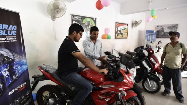 An estimated eight lakh BS-III vehicles were lying in godowns and showrooms across the country.(Burhaan Kinu/HT Photo) An estimated eight lakh BS-III vehicles were lying in godowns and showrooms across the country.(Burhaan Kinu/HT Photo)