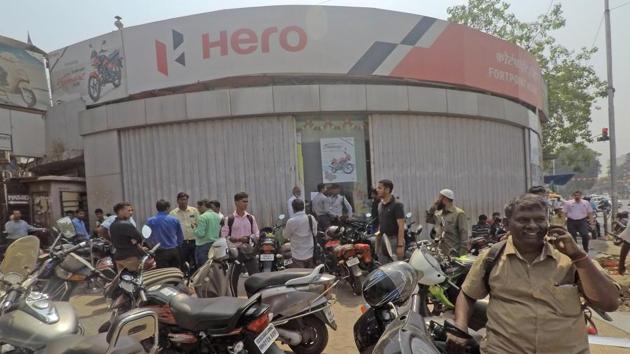 Consumers wait outside a closed Hero shop in the Mumbai suburb of Mahim on Friday. Several prospective buyers returned disappointed as many dealers had booked the vehicles themselves to sell it later for a massive profit. (Pratik Chorge/HT PHOTO) Consumers wait outside a closed Hero shop in the Mumbai suburb of Mahim on Friday. Several prospective buyers returned disappointed as many dealers had booked the vehicles themselves to sell it later for a massive profit. (Pratik Chorge/HT PHOTO)
